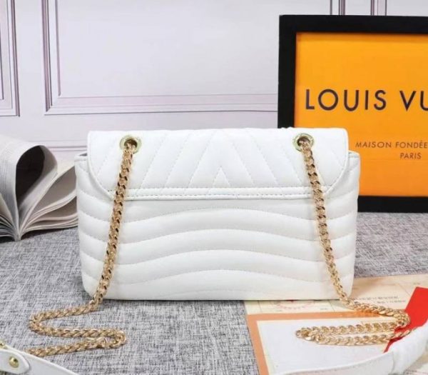 Replica Louis Vuitton Wave Chain Bag In Ivory - Image 3