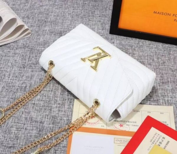 Replica Louis Vuitton Wave Chain Bag In Ivory - Image 4