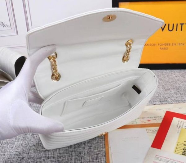 Replica Louis Vuitton Wave Chain Bag In Ivory - Image 6