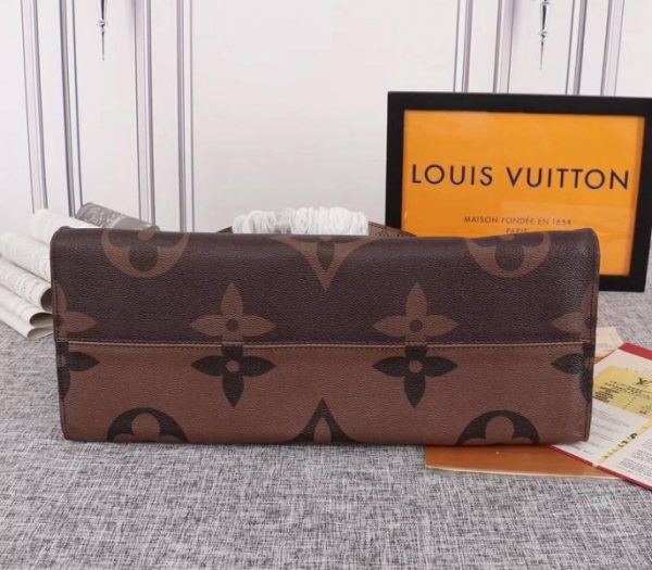 Replica Louis Vuitton Giant Canvas Onthego GM Tote - Image 4