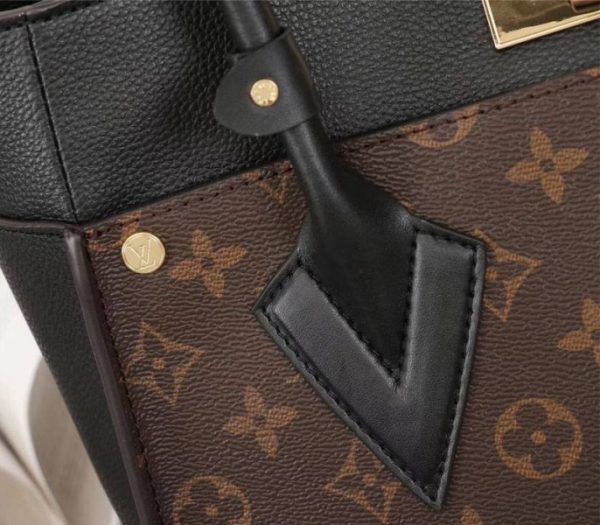 Replica Louis Vuitton Monogram Canvas On My Side Bag - Image 8