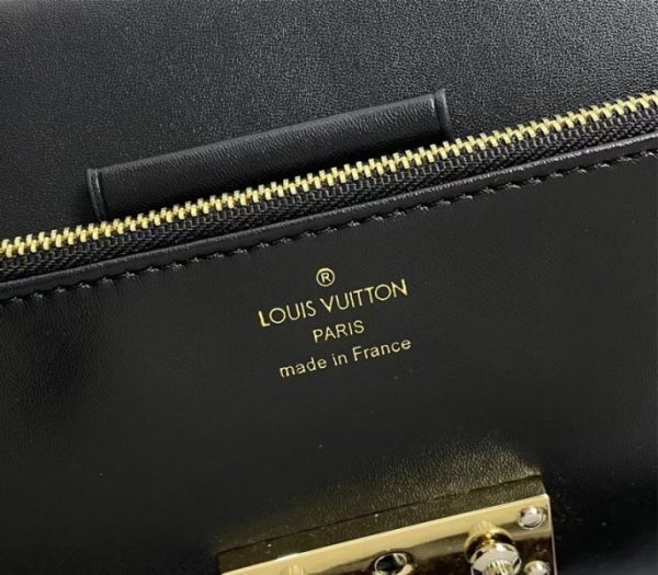 Replica Louis Vuitton Spring Summer 2022 Swing Bag In Black - Image 7