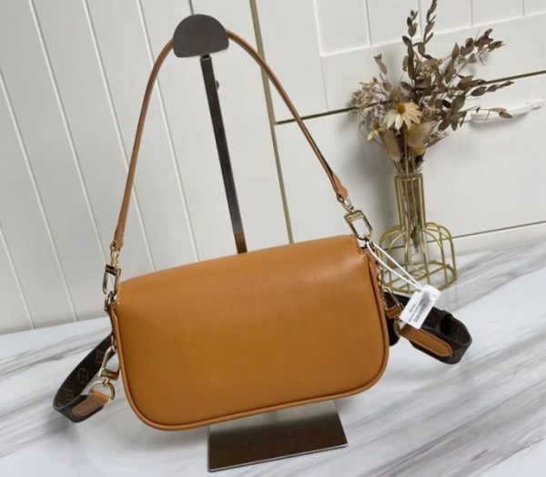 Replica Louis Vuitton Spring Summer 2022 Swing Bag In Hazelnut Brown - Image 3