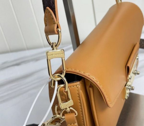 Replica Louis Vuitton Spring Summer 2022 Swing Bag In Hazelnut Brown - Image 5