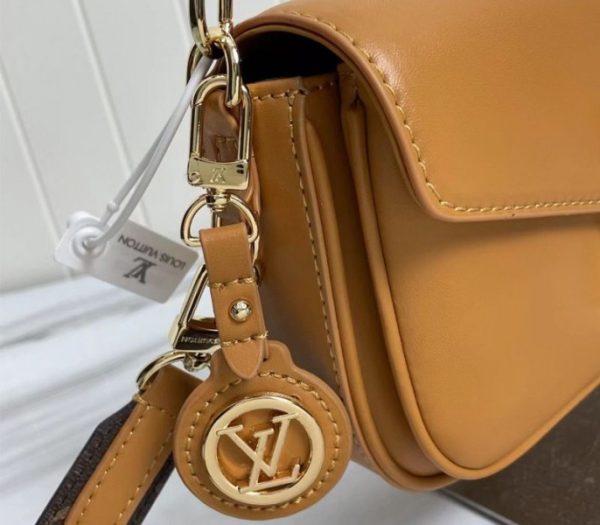 Replica Louis Vuitton Spring Summer 2022 Swing Bag In Hazelnut Brown - Image 8