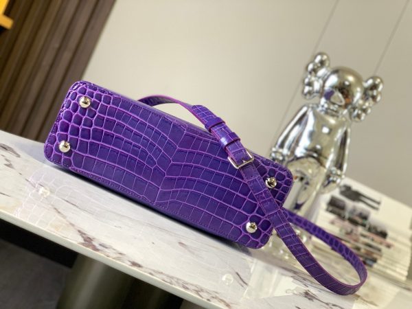 Louis Vuitton N94910 Capucines Amethyste - Image 4